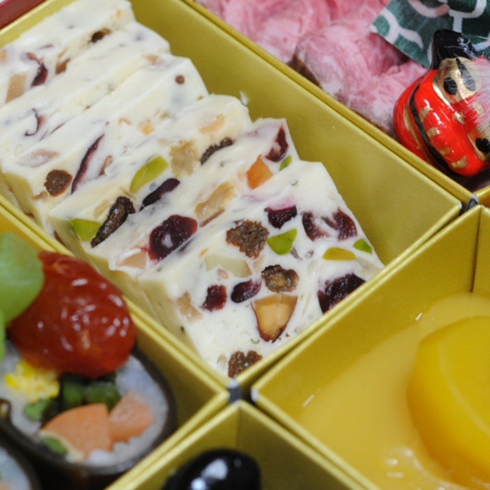 ドライフルーツとナッツのテリーヌ　チーズ　ミックスフルーツ