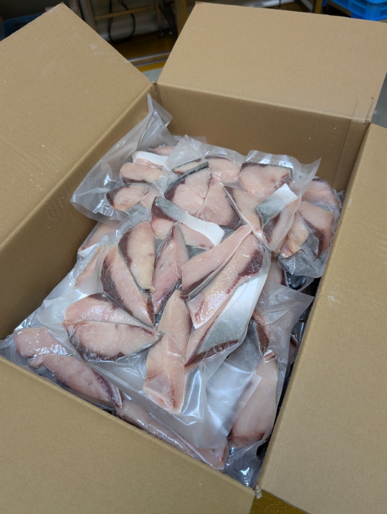 ブリ切身（養殖）40gサイズ　5kg　照り焼きに最適！脂のり抜群