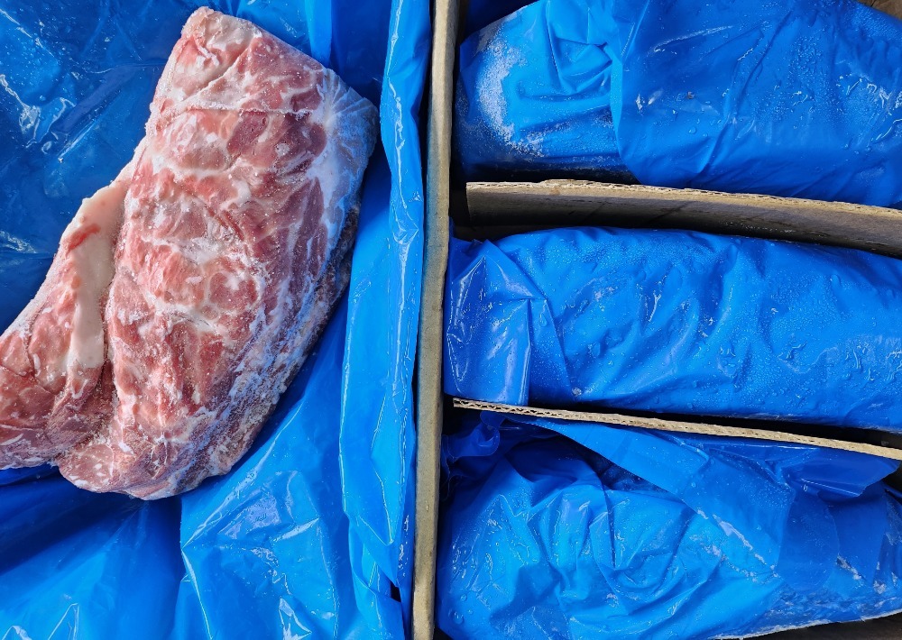 【冷凍】ポークカラ−（輸入豚肩ロース）ブロック4本（約10kg）