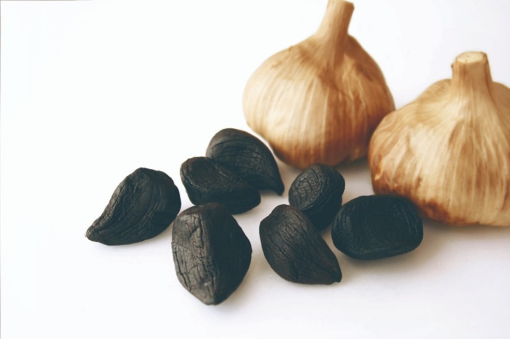 【国産・青森県・皮付】小〜中粒　黒にんにく（大蒜）200g