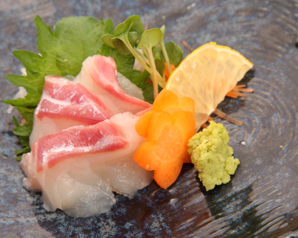 静岡産チルド真鯛スキンレスロイン半身真空0.25-0.35kg/1p