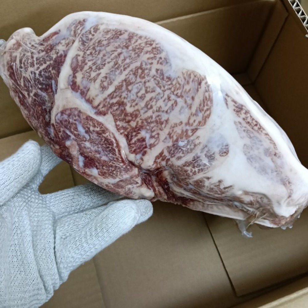 【新商品】【新商品】【急速凍結】A5　黒毛和牛カタロース芯　2分割リブ側