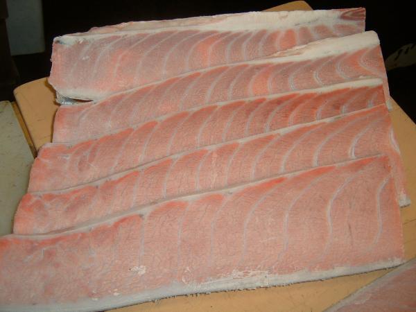 最高級蓄養本マグロ腹1番大とろカワラ（赤身なし）