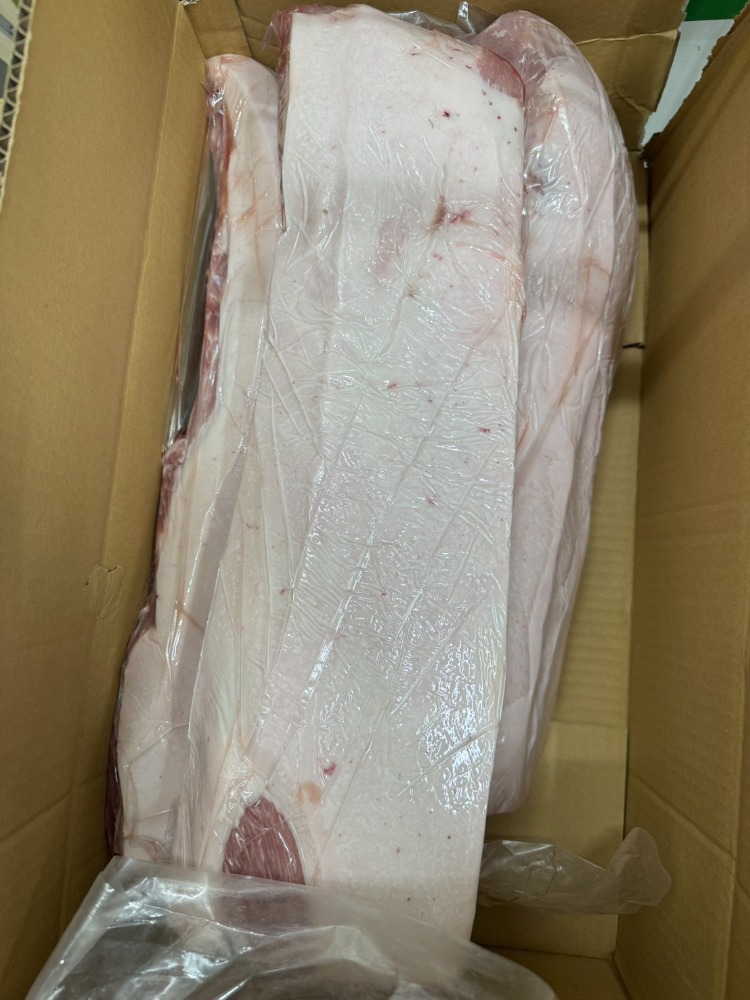 東の匠SPF豚ロース　　　チルド冷蔵　1本売り