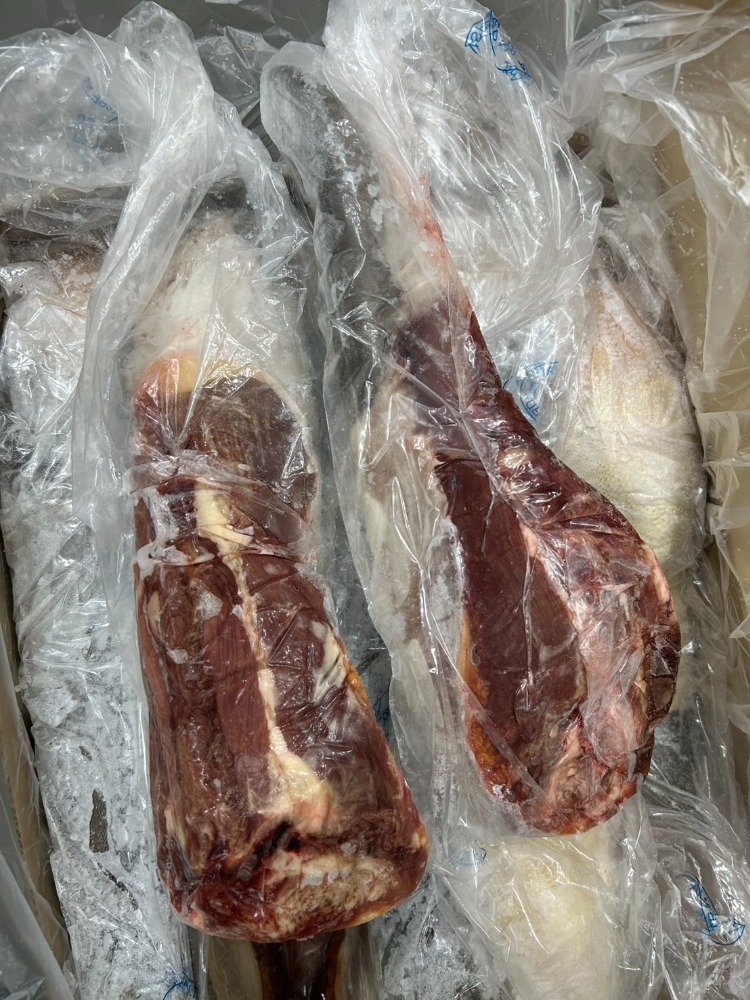 AUS産　皮付き牛タン　10本ケース販売　グリーンハム