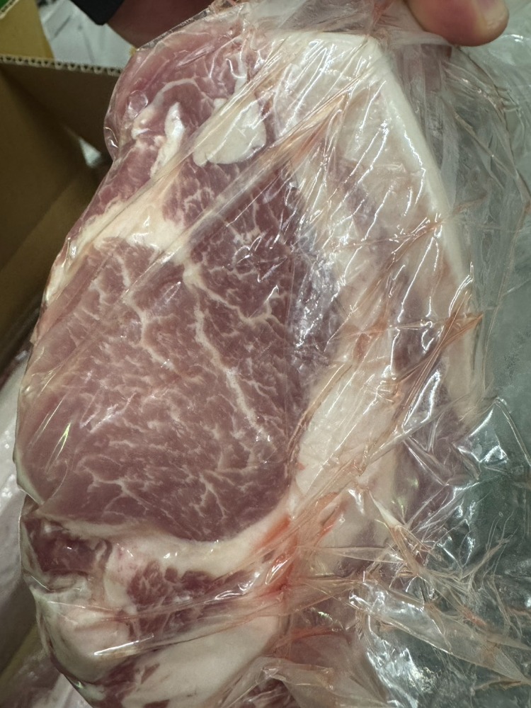 東の匠SPF豚ロース　　　チルド冷蔵　1本売り