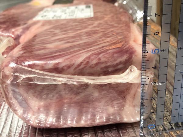 和牛クラシタ（和牛肩ロース）　約1.5kg〜4kg（冷凍）