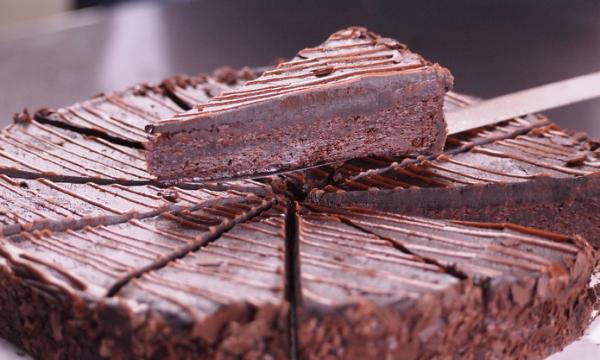 Sw008 チョコレートケーキ アメリカ産 12ピース ホールケーキ 仕入れなら業務用食材卸売市場mマート