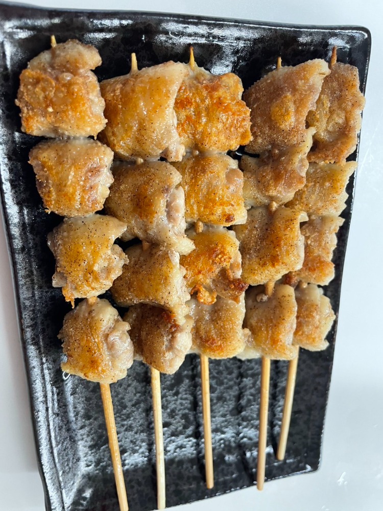 （首皮付き）鶏皮付セセリ串40ｇ（タイ産）/やきとり/居酒屋