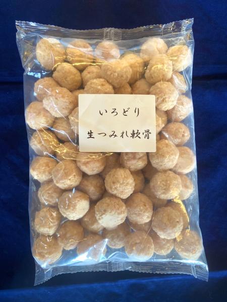 鍋や　椀物に　いろどり生つみれ軟骨　(鶏肉団子)(つみれ)