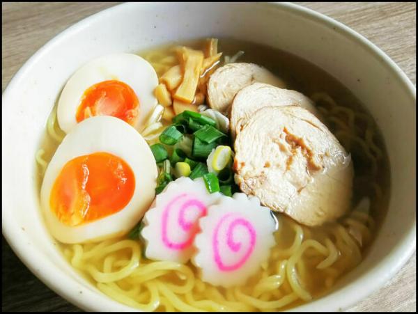 送料０円‼塩ラーメンスープの素　1200gスパウト　1885