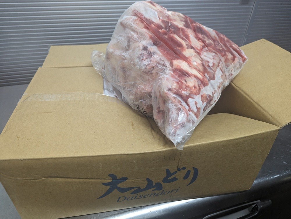 【新商品】【新商品】銘柄鶏　大山鶏　鶏ガラ　冷凍　10kg〜