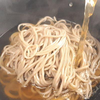 そば（切り刃＃18）5割　温も冷もうまい　お持ち帰りにも