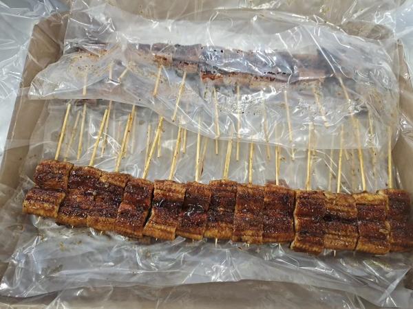 鰻串　30g/本　中国産（70本入りX5箱）　