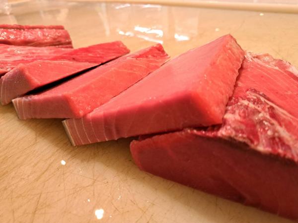 【訳アリ】中トロ冊冷凍養殖本鮪(ホンマグロ)　カミ・シモ