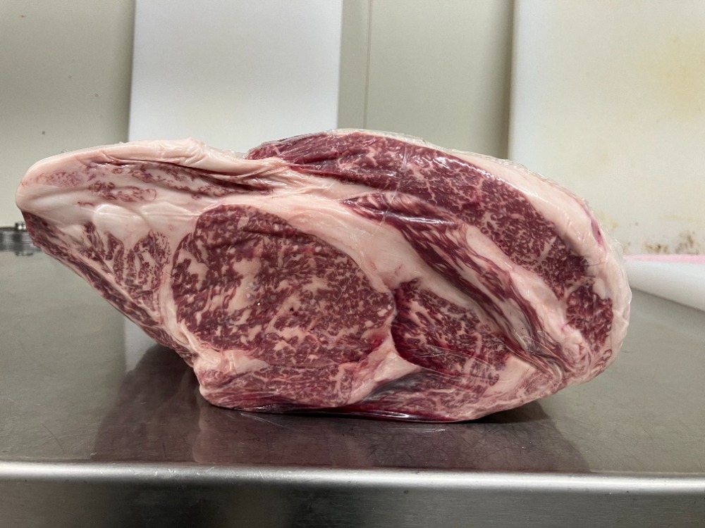 宮崎県産黒毛和牛経産　分割カタロース　６カ月再肥育済み