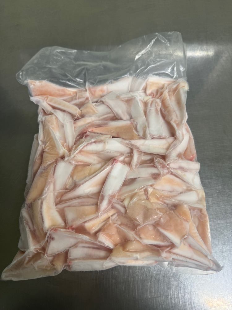 【岩手県産】冷凍鶏軟骨　剣状なんこつ　1袋1kg入　焼鳥　鉄板焼