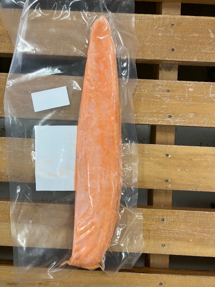 【寿司・刺身】養殖サーモントラウトロイン　背