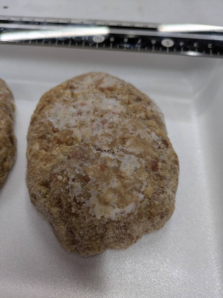 【国産牛入り】ジャンボハンバーグ（約180ｇ）