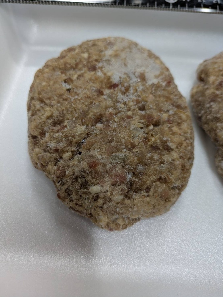 【国産牛入り】ジャンボハンバーグ（約180ｇ）