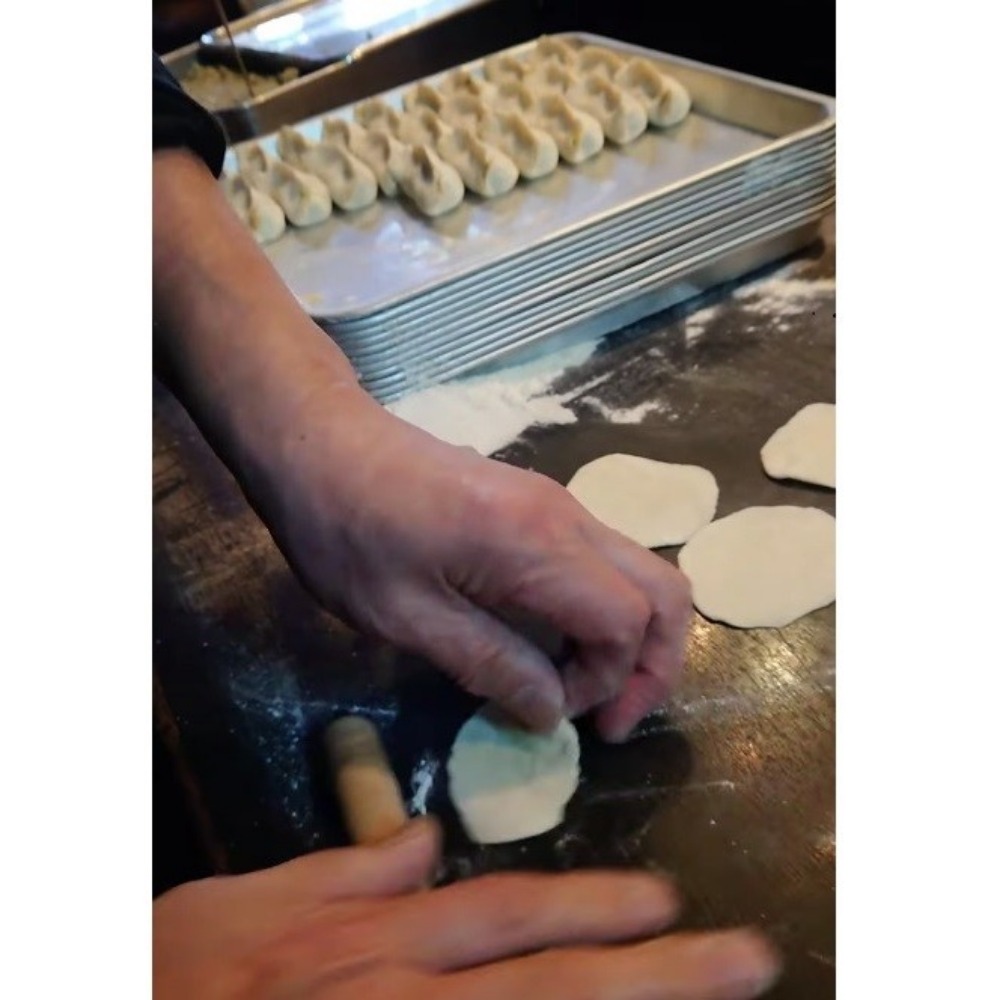 高級餃子！こだわりの手包みと極上素材　国産豚100％国産野菜